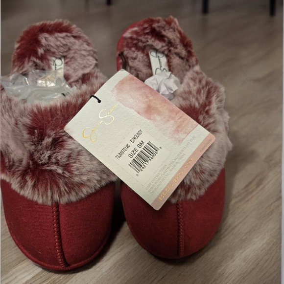 Jessica Simpson Comfy Faux Fur Women's House Slipper - Picture 2 of 8